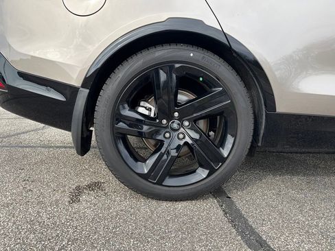 New 2024 Land Rover Discovery Dynamic SE image 25