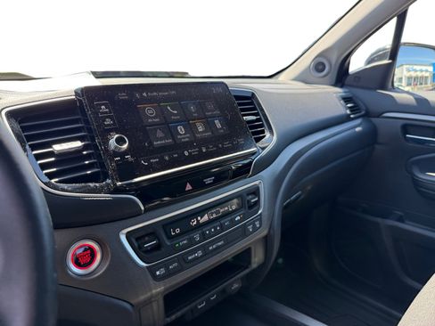 Used 2024 Honda Ridgeline Sport image 12
