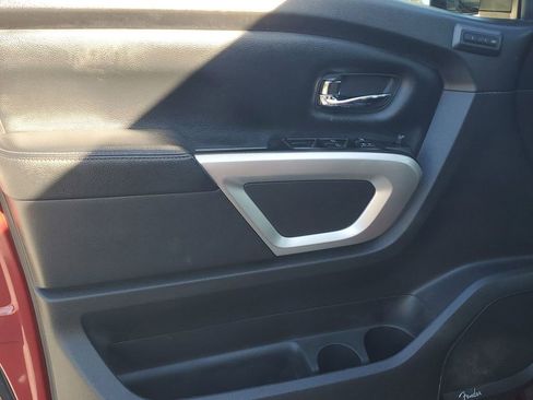 Used 2019 Nissan Titan SL w/ Chrome Package image 42