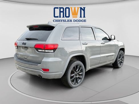 Used 2021 Jeep Grand Cherokee Laredo X AWD/4WD image 3