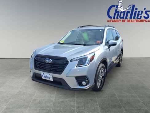 Used 2023 Subaru Forester Premium AWD/4WD image 1
