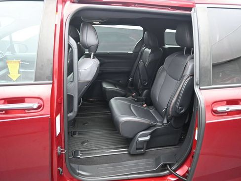 Used 2021 Toyota Sienna XSE FWD image 29