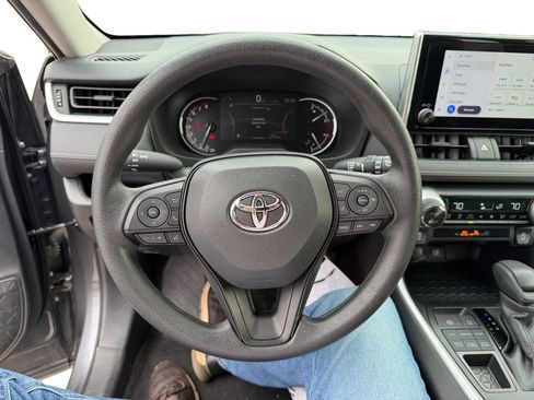 Used 2025 Toyota RAV4 XLE AWD/4WD image 13