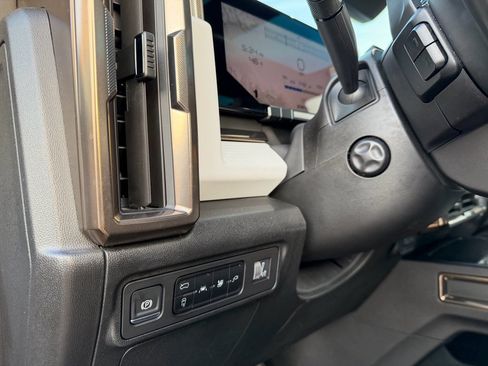 Used 2024 GMC Hummer EV 3X w/ LPO, Illumination Package image 20