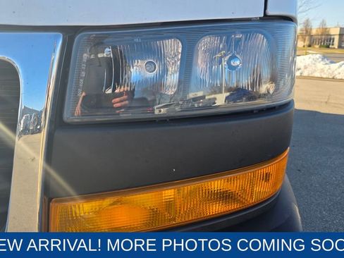 Used 2024 GMC Savana 2500 w/ Driver Convenience Package image 9