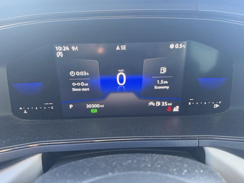 Used 2023 Volkswagen Taos SE w/ Panoramic Sunroof Package image 27