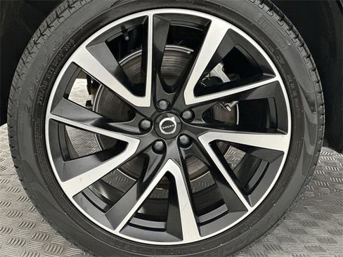 Certified 2023 Volvo XC90 B6 Plus w/ Protection Package Premier image 10