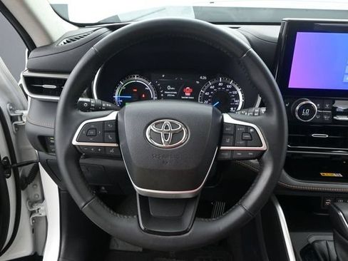 Used 2023 Toyota Highlander Bronze Edition AWD/4WD image 8