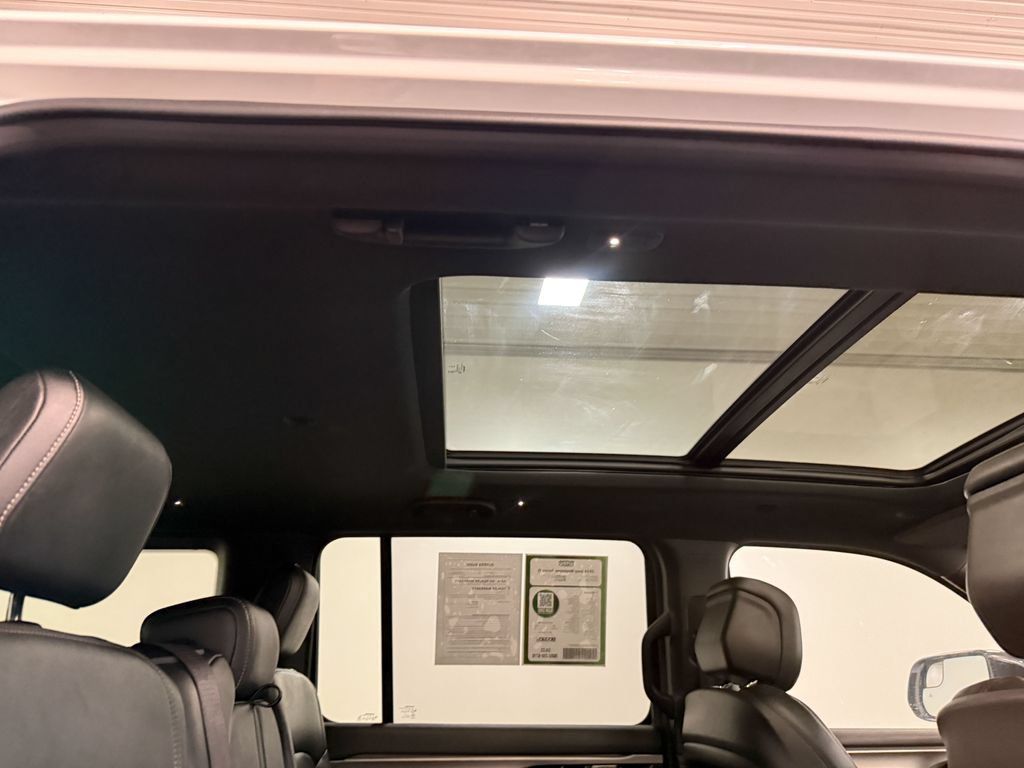 Used 2024 Jeep Wagoneer Series II AWD/4WD image 16