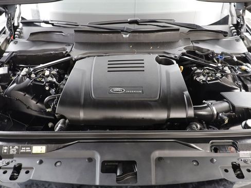 Used 2025 Land Rover Discovery S image 24