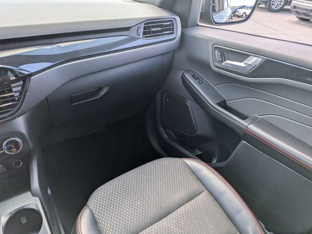Used 2025 Ford Escape ST-Line FWD image 17