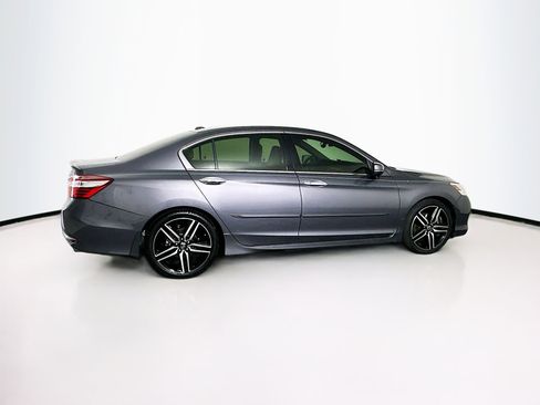 Used 2016 Honda Accord Touring image 10