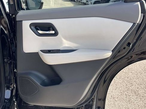 Used 2025 Nissan Rogue SV FWD image 23