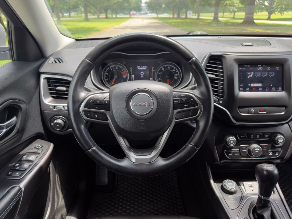 Used 2019 Jeep Cherokee Latitude Plus AWD/4WD image 11
