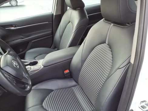 Used 2024 Toyota Camry SE image 14