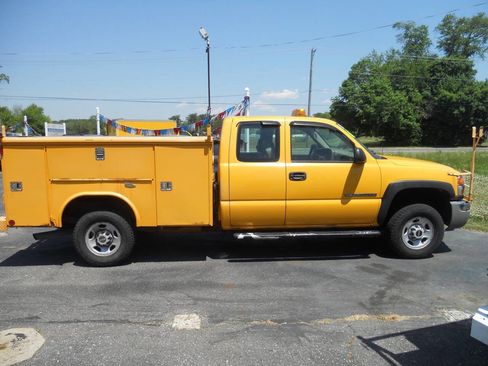 Used 2005 GMC Sierra 2500 W/T w/ Snow Plow Prep Package AWD/4WD image 3