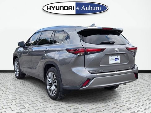Used 2026 Toyota Highlander Platinum AWD/4WD image 9
