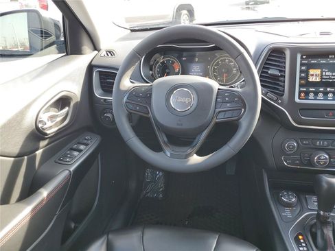 Used 2022 Jeep Cherokee Trailhawk image 11