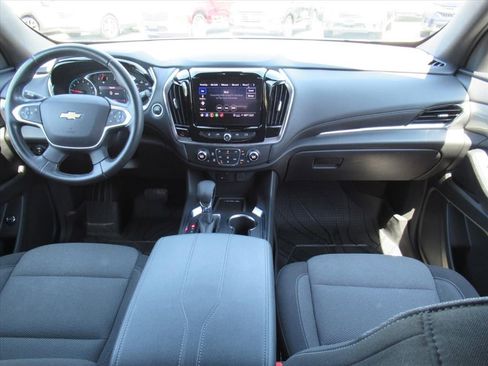 Used 2022 Chevrolet Traverse LT FWD image 12