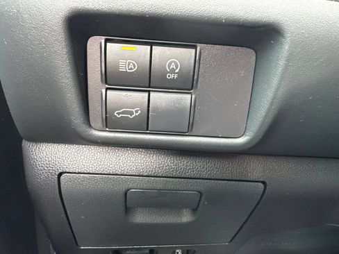 Used 2023 Toyota Highlander LE FWD image 14