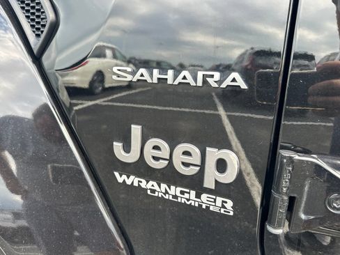 Used 2020 Jeep Wrangler Unlimited Sahara w/ Cold Weather Group AWD/4WD image 4