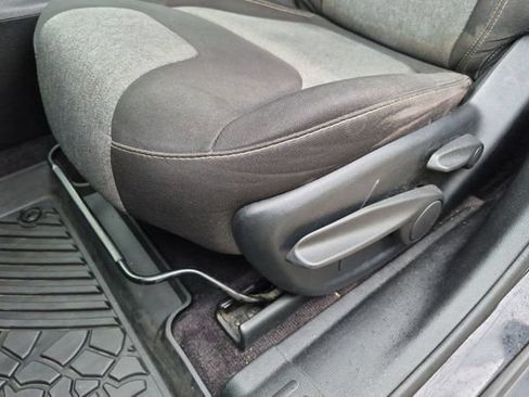 Used 2018 Jeep Cherokee Latitude AWD/4WD image 19