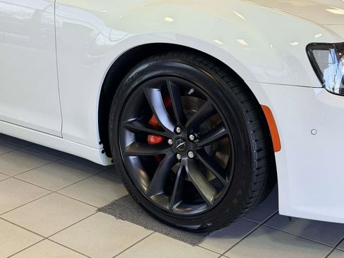 Used 2023 Chrysler 300 C image 25