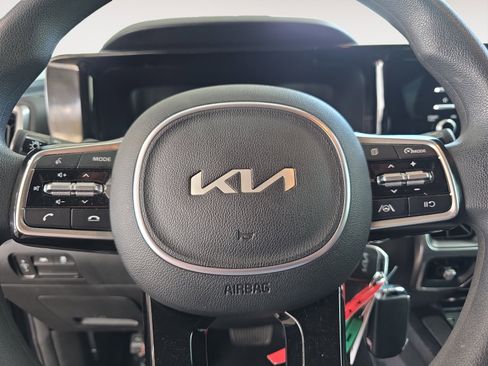 Certified 2023 Kia Sorento LX image 10
