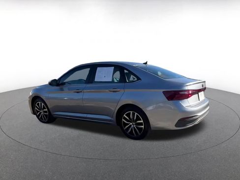 Used 2025 Volkswagen Jetta SE image 10