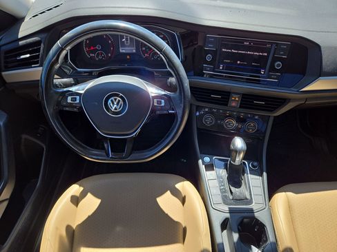 Used 2019 Volkswagen Jetta SE w/ Cold Weather Package FWD image 14