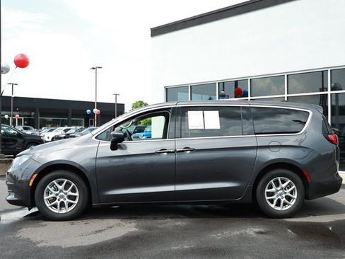 Certified 2023 Chrysler Voyager LX FWD image 9
