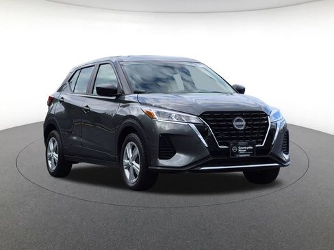 Used 2025 Nissan Kicks Play S FWD image 3