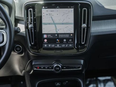 Certified 2023 Volvo XC40 B5 Plus w/ Climate Package AWD/4WD image 21