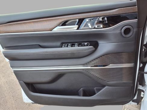 Used 2023 Jeep Grand Wagoneer 4WD image 17