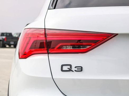 New 2025 Audi Q3 2.0T Premium image 12