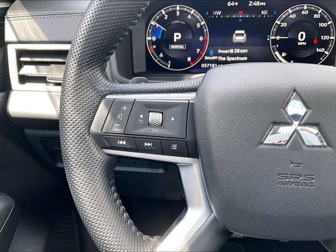 Used 2022 Mitsubishi Outlander SE AWD/4WD image 17