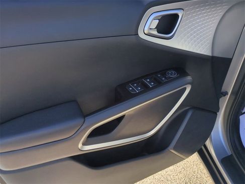 Certified 2023 Kia Soul LX w/ LX Technology Package image 20