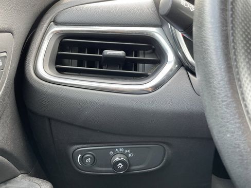 Used 2020 Chevrolet Equinox LT image 13