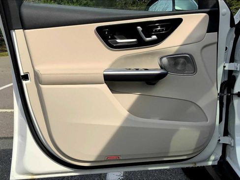 Certified 2025 Mercedes-Benz GLC 300 4MATIC image 14