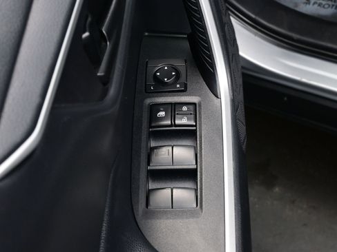 Used 2019 Toyota RAV4 LE image 10