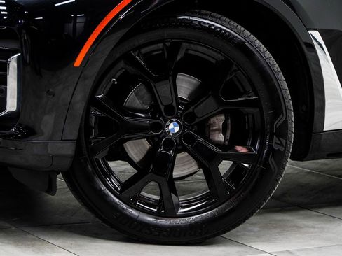 Used 2022 BMW X7 xDrive40i w/ Premium Package image 3