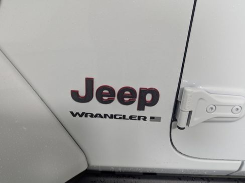Used 2024 Jeep Wrangler Unlimited Rubicon AWD/4WD image 11