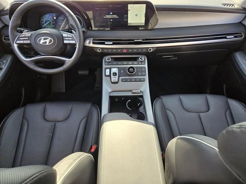 Used 2025 Hyundai Palisade SEL FWD image 14