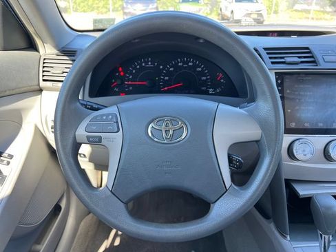 Used 2011 Toyota Camry LE FWD image 18
