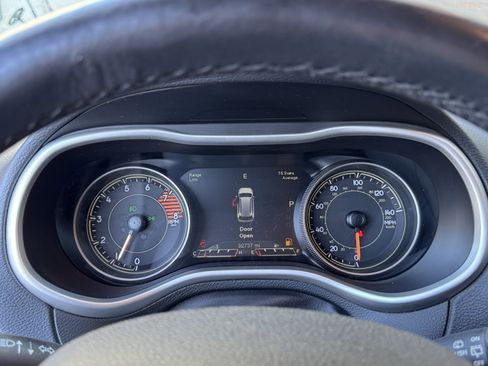 Used 2016 Jeep Cherokee Trailhawk image 18