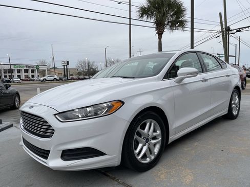 Used 2016 Ford Fusion SE image 3