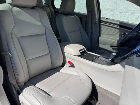 Used 2010 Ford Taurus Limited image 19