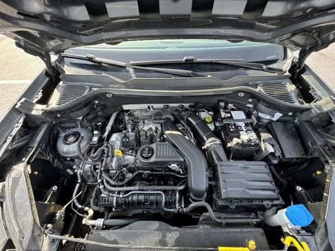 Used 2024 Volkswagen Taos SE image 25