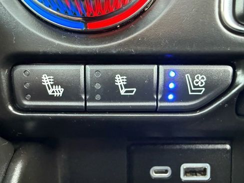 Used 2022 GMC Yukon SLT w/ SLT Luxury Package image 31