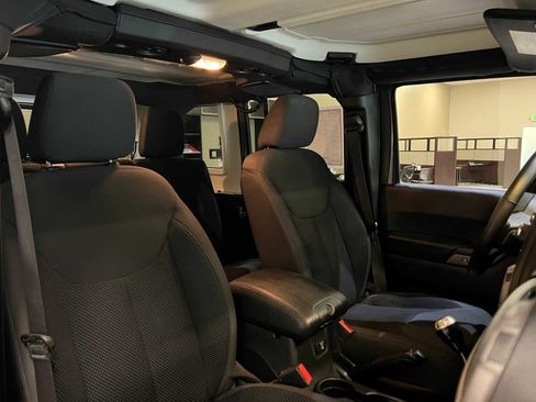 Used 2017 Jeep Wrangler Unlimited Sport image 14